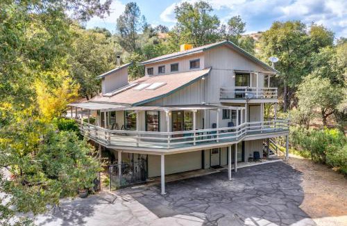 Oakhurst House | Hodges Hill Hideout w/pool, spa, BBQ - Dog Friendly!