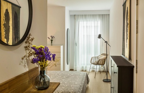 Las Palmas de Gran Canaria Apartment | Holiday Apartment "VCV Montevideo" Centrally Located in Las Palmas de Gran Canaria with Wi-Fi