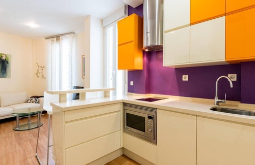 Nervion Apartment | Holi-Rent Goya 1 bedroom apartment in Nervión.