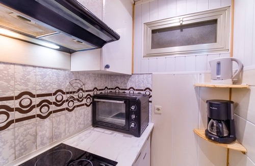 Saint-Laurent-du-Var Apartment | Holiday Apartment "Le Maeva" with Sea View, Terrace & Wi-Fi