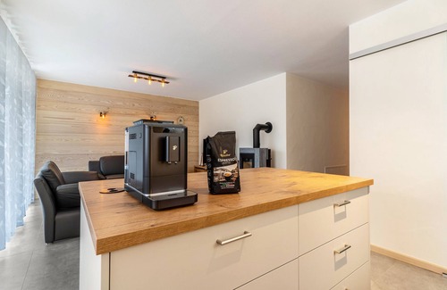 Zell am Harmersbach Apartment | Holiday Apartment 'Im Rosengarten 2' with Mountain View, Private Terrace and Wi-Fi