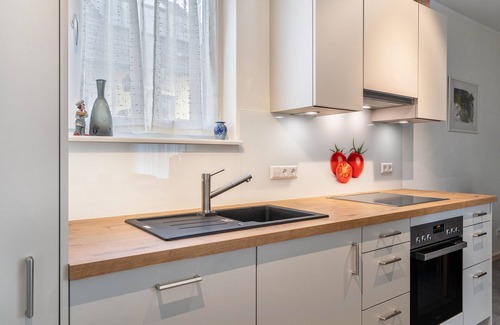 Zell am Harmersbach Apartment | Holiday Apartment 'Im Rosengarten 2' with Mountain View, Private Terrace and Wi-Fi