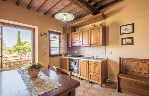 Castiglion Fibocchi Other | Holiday Apartment 'Monolocale Saraceno' with Pool, Garden & Wi-Fi