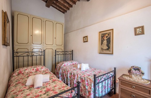 Castiglion Fibocchi Other | Holiday Apartment 'Trilocale Carlotta' with Pool, Garden & Wi-Fi