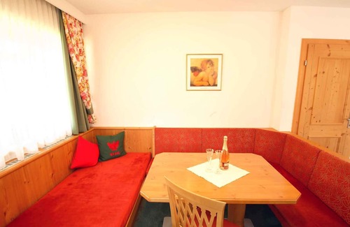 Ried im Zillertal Apartment | Holiday apartment with balcony and wifi