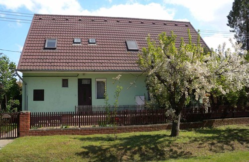 Balatonboglar Apartment | Holiday apartment with Wi-Fi and air conditioning
