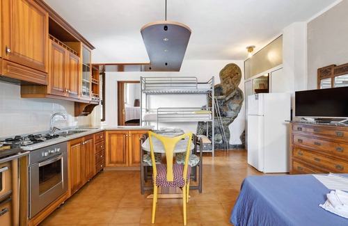 Ricco del Golfo di Spezia Apartment | Holiday Apartment 'Arianna' with Wi-Fi