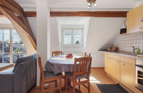 Kressbronn Apartment | Holiday Apartment '3, 75 sqm' with Shared Garden, Balcony and Wi-Fi