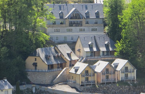 Luz-Saint-Sauveur Apartment | Holiday apartment Luz St Sauveur for 1 - 10 persons with 4 bedrooms - Row house