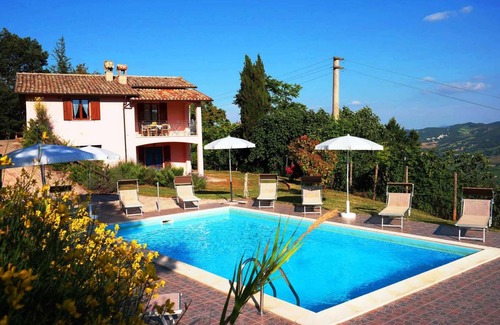 Fermignano Apartment | Holiday apartment with terrace and pool
