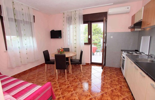 Okrug Donji Apartment | Holiday apartment 100 meters from the beach