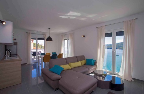 Rabac Apartment | Holiday apartment 100m from the beach with sea views