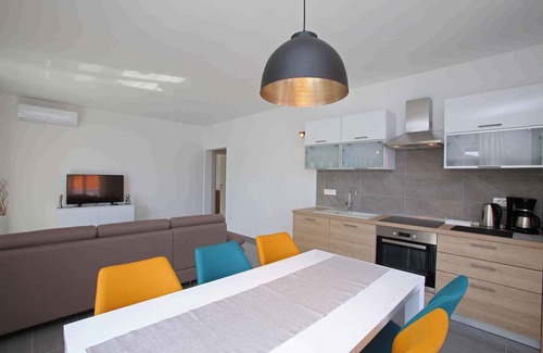 Rabac Apartment | Holiday apartment 100m from the beach with sea views