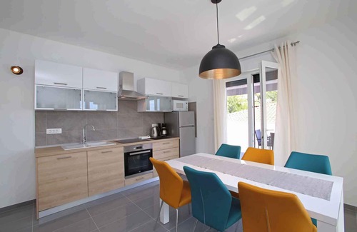 Rabac Apartment | Holiday apartment 100m from the beach with sea views