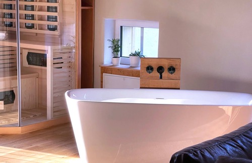 Großthiemig Apartment | holiday apartment/apt. for 4 guests with 120m² in Großthiemig (168826)