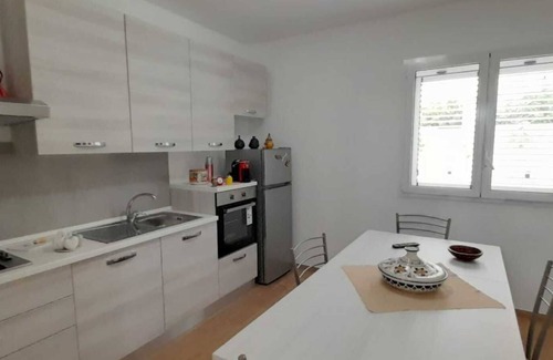 Caltagirone Apartment | Holiday Apartment 'Appartamento 3 con Piscina' with Pool, Balcony & A/C