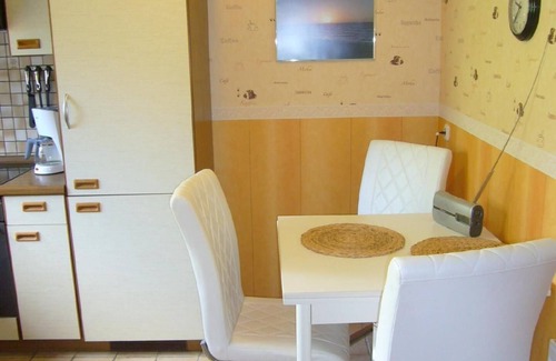 Sellstedt Apartment | Holiday apartment also suitable for workers, centrally located and with a terrace