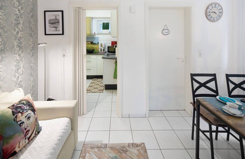 Niederzwehren Apartment | Holiday Apartment 'An Der Dönche' with Private Terrace, Private Garden and Wi-Fi