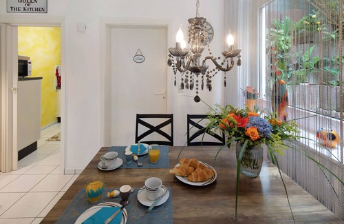 Niederzwehren Apartment | Holiday Apartment 'An Der Dönche' with Private Terrace, Private Garden and Wi-Fi