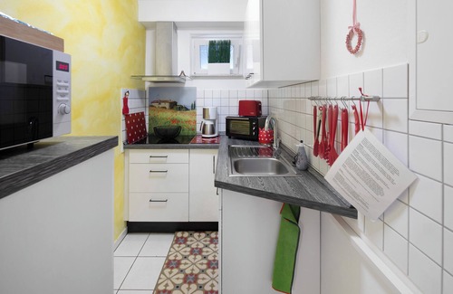 Niederzwehren Apartment | Holiday Apartment 'An Der Dönche' with Private Terrace, Private Garden and Wi-Fi