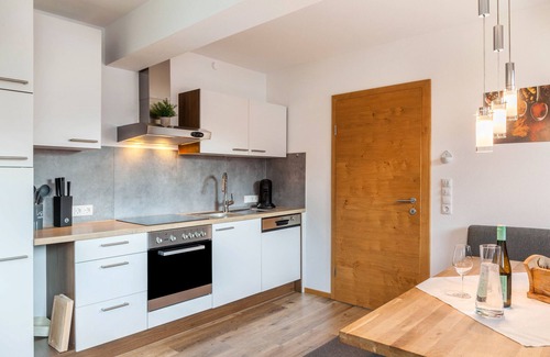 Stummerberg Apartment | Holiday Apartment "Bergglück Stummerberg" with Mountain View, Private Terrace & Wi-Fi
