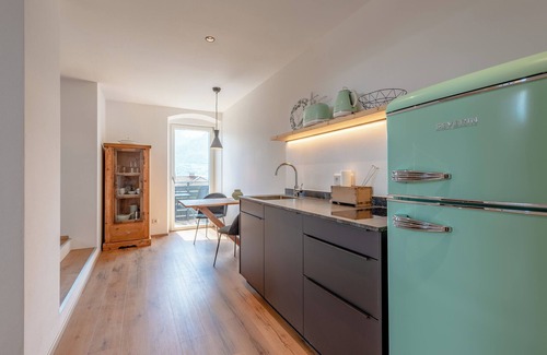 Tramin Apartment | Holiday Apartment "Das Hubertus Suite Lena" with Mountain View, Sauna & Infrared Cabin