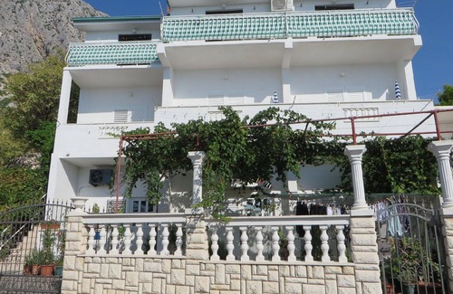 Drasnice Apartment | Holiday apartment Drasnice for 1 - 6 persons with 3 bedrooms - Holiday apartment in one or multi-fam