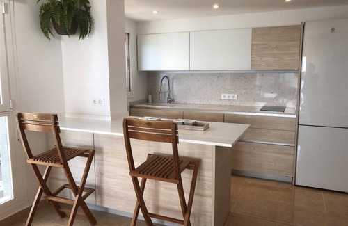 Calpe City Center Apartment | Holiday Apartment 'Front Line on the Beach' with Sea View, Swimming Pool, Garden & Wi-Fi