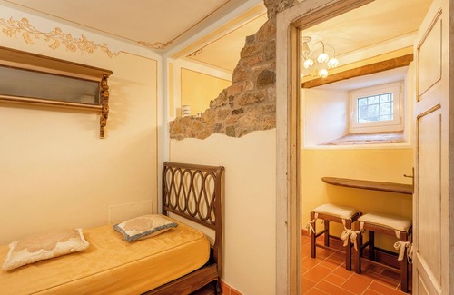 Molazzana Other | Holiday Apartment "Grillo Rosso Taverna" with Fireplace