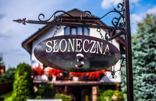 Lomnica House | Holiday Apartment in Mysłakowice with Terrace, Garden and Barbecue