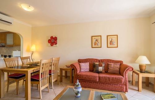 Alpouvar Apartment | Holiday Apartment in Albufeira resort with Self Check-in, Wi-Fi, Terrace & Shared Pools