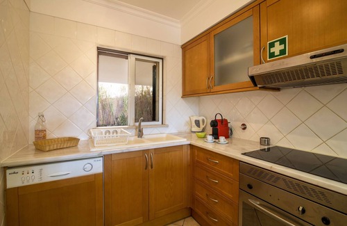 Alpouvar Apartment | Holiday Apartment in Albufeira resort with Self Check-in, Wi-Fi, Terrace & Shared Pools