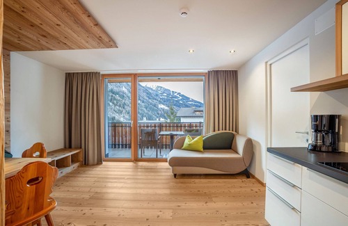 San Giacomo Apartment | Holiday Apartment "Stoana 4-1" with Relaxing Wellness Area