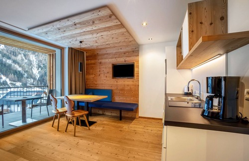 San Giacomo Apartment | Holiday Apartment "Stoana Apt 3-2" with Relaxing Wellness Area