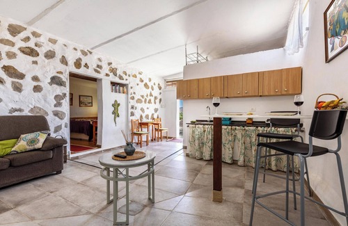 Tuineje Apartment | Holiday Apartment "La Fortaleza - Casa La Fuentita - Adults Only" with Mountain Views