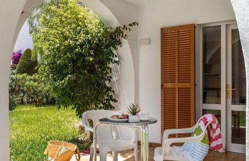 Cala d'Or Apartment | Holiday Apartment ‘La Mirada 1 Gavimarhotels’ with Wi-Fi, Balcony, Shared Garden & Pool; Parking Available