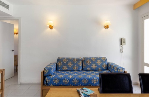 Cala d'Or Apartment | Holiday Apartment ‘La Mirada 1 Gavimarhotels’ with Wi-Fi, Balcony, Shared Garden & Pool; Parking Available