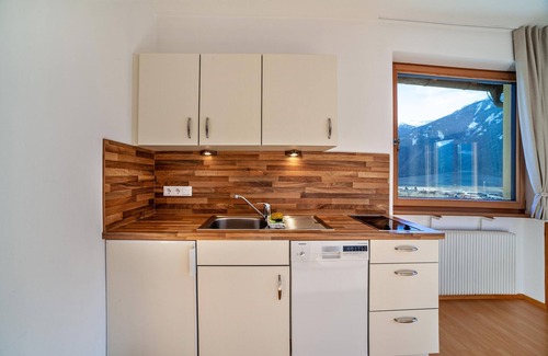 Laces Apartment | Holiday Apartment "Langstein Rose" with Mountain View, Balcony & Wi-Fi