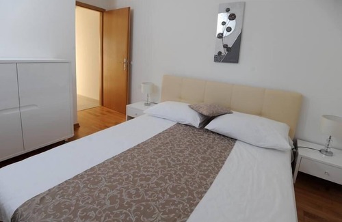 Marusici Apartment | Holiday apartment Mimice for 1 - 5 persons with 2 bedrooms - Row house