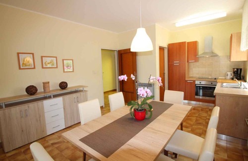 Funtana Apartment | Holiday apartment only 200m from the beach
