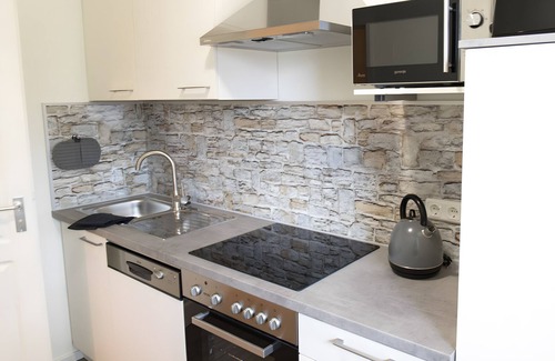 Iphofen Apartment | Holiday Apartment 'Riesling' with Private Balcony, Shared Terrace