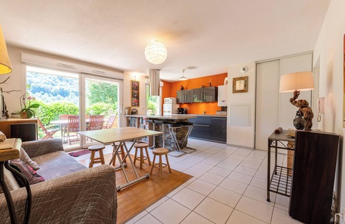 Seynod Apartment | Holiday Apartment "T3 Au Vert À 5 Min D'Annecy Centre" with Private Terrace, Private Garden & Wi-Fi