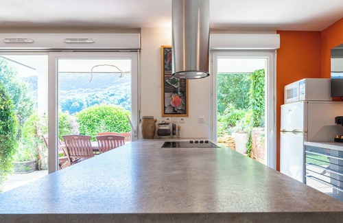 Seynod Apartment | Holiday Apartment "T3 Au Vert À 5 Min D'Annecy Centre" with Private Terrace, Private Garden & Wi-Fi