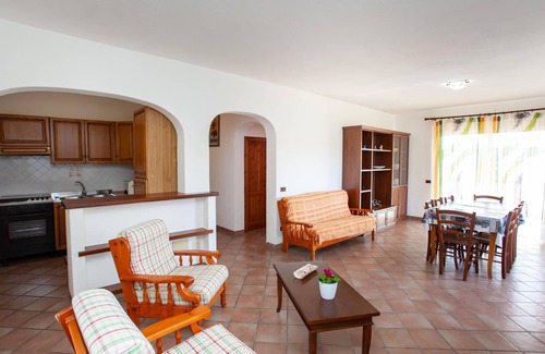 Schifoni Apartment | Holiday Apartment "Vacanza a San Teodoro" with Balcony, Garden & Terraces