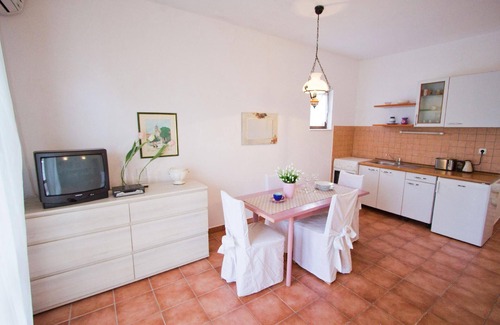 Vinisce Apartment | Holiday apartment Vinišće for 1 - 4 persons with 1 bedroom - Row house