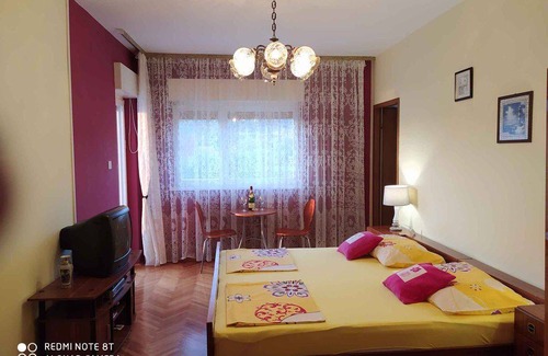 Vinisce Apartment | Holiday apartment with sea view 60 m from the beach