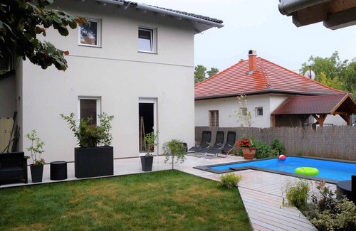 Siofok-Sosto Apartment | Holiday apartment with pool, air conditioning and washing machine