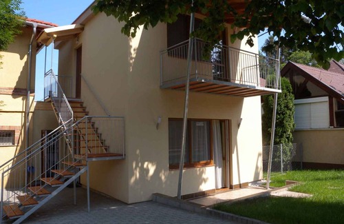 Siofok-Sosto Apartment | Holiday apartment with modern facilities only 120 meters from the beach
