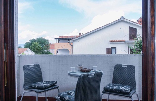 Vantacici Apartment | Holiday apartment with communal pool and air conditioning