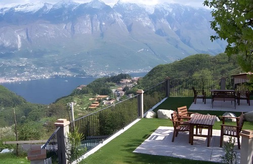 Tremosine Apartment | Holiday apartment with terrace and lake view